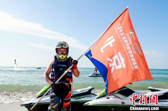 比赛吸引了来自北京、上海、雄安、三亚等地的18名摩托艇运动员参赛。　赛事组委会供图 摄