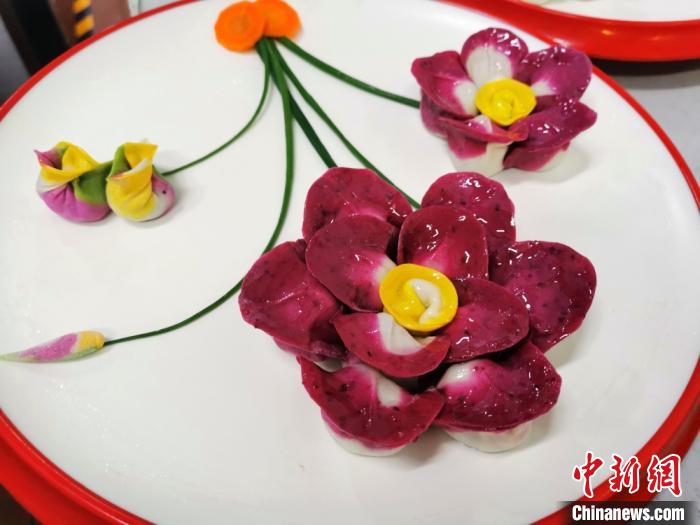 图为“七彩饺子宴”中的其中一种花型。　闫姣 摄